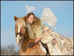 Reiterin als Engel auf Haflinger im Winter 