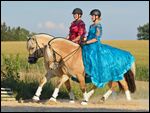 Pas de Deux mit Fjordpferden im Kleid 