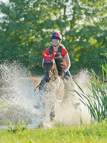Reiterin Vielseitigkeit Springen Wasser